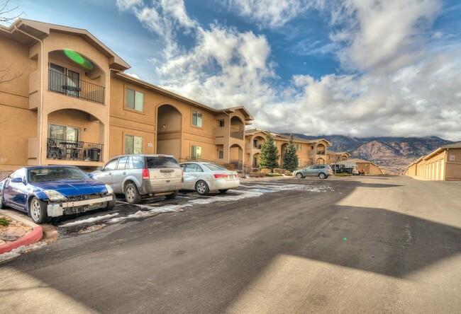 Building Photo - 2 bedroom Townhome near Bear Creek Park