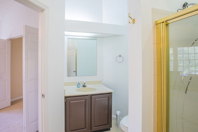Building Photo - Lovely 2 BR/2 BA Condo in Germantown!