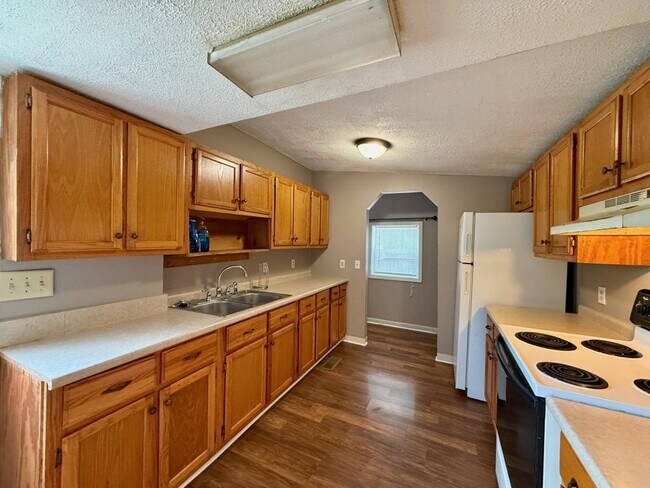 Building Photo - 6710 Cedar Creek Rd