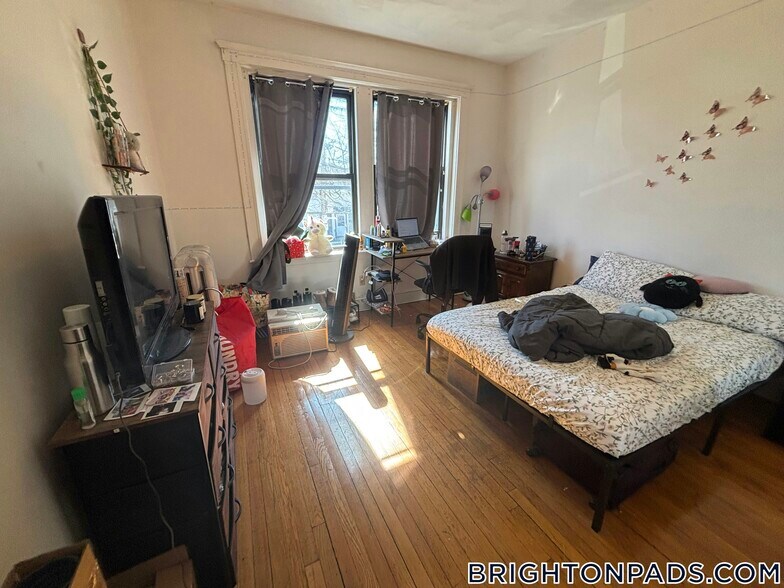 Building Photo - 17 Cummings Rd