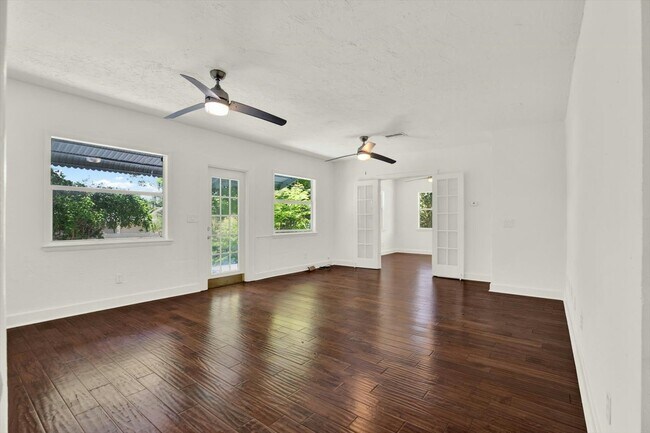 Building Photo - 1614 N Osceola Ave