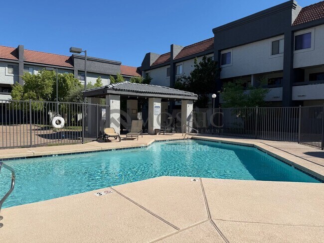 Building Photo - 1215 E Lemon St