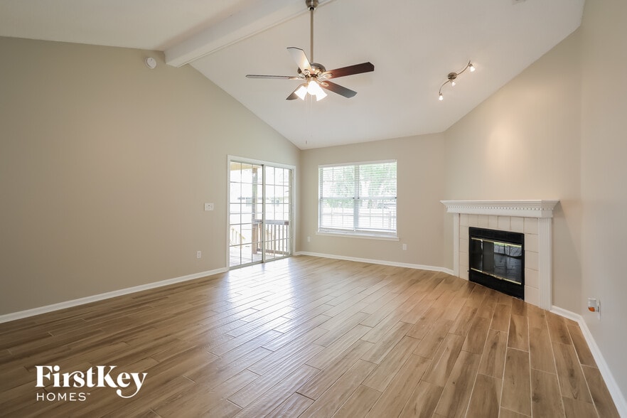Building Photo - 10677 Talon Ct