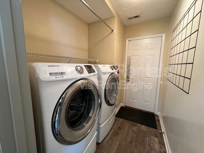 Building Photo - 1336 Oak Knolls Dr
