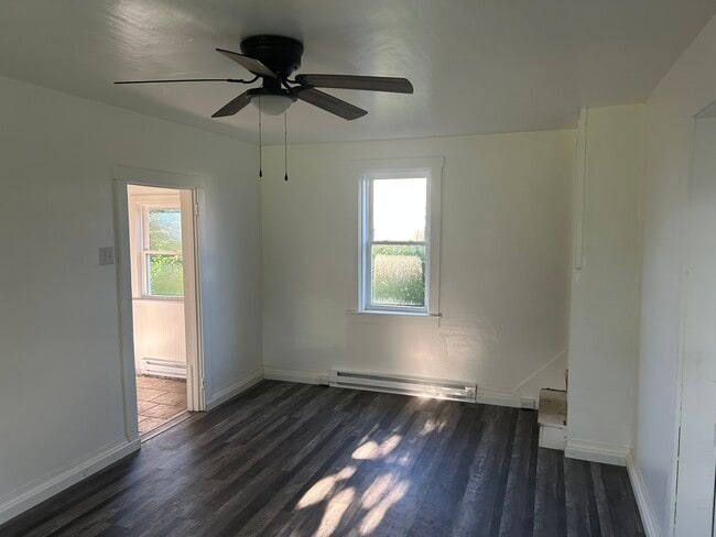 Building Photo - 20 Hedgewood Dr