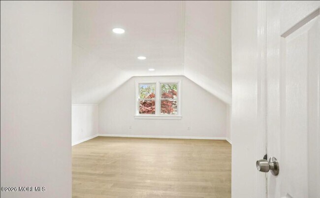 Building Photo - 99 Ravine Dr