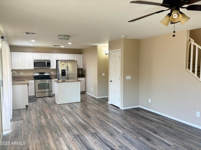 Building Photo - 7265 W Glenn Dr