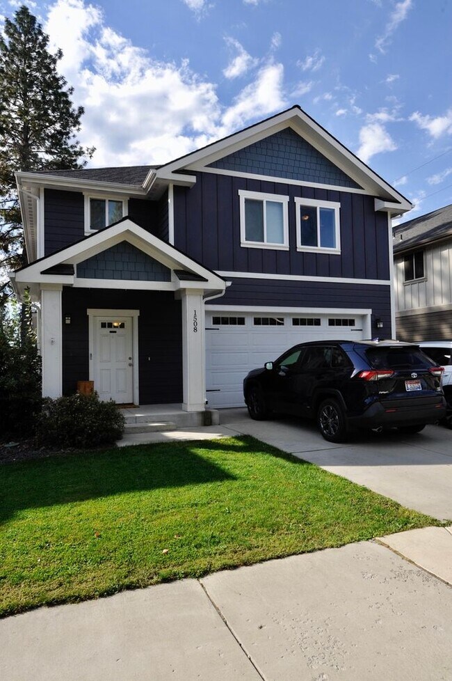 Primary Photo - Canfield Mountain 3 bed 2.5 bath with loft...