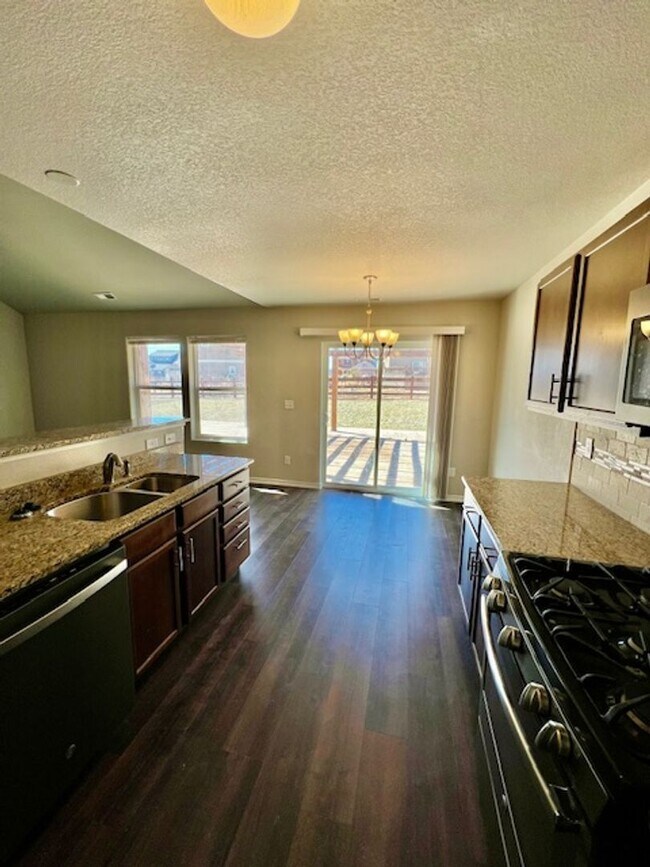 Building Photo - Charming 3 Bedroom Home In Falcon Highlands Available Now!