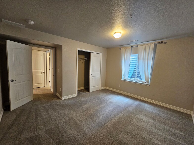 Building Photo - 13256 Park Meadows Dr