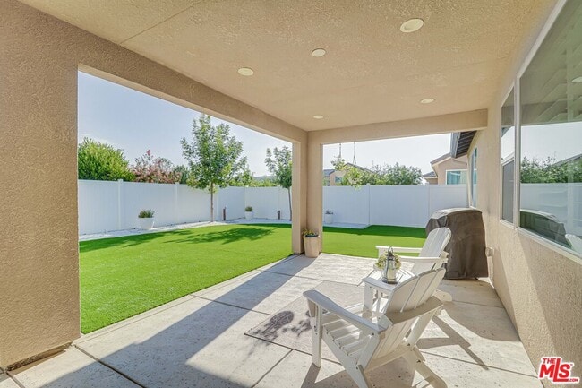 Building Photo - 14001 Barbon Beck Ave
