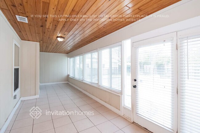 Building Photo - 6896 Plum Lake Dr E