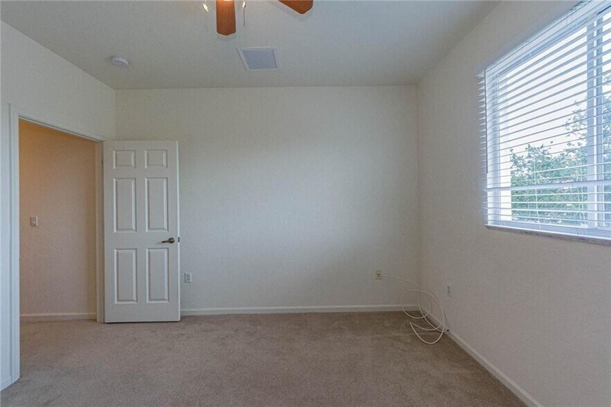 Building Photo - 2563 Stockbridge Sq SW