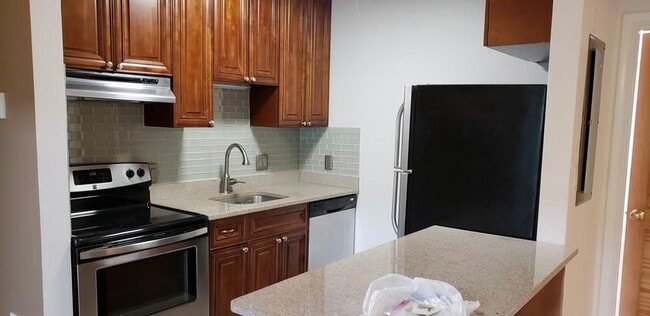 Building Photo - 117 Tall Oaks Dr