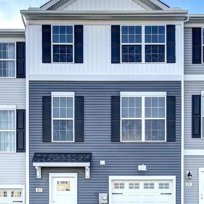 Building Photo - 326 Avon Dr