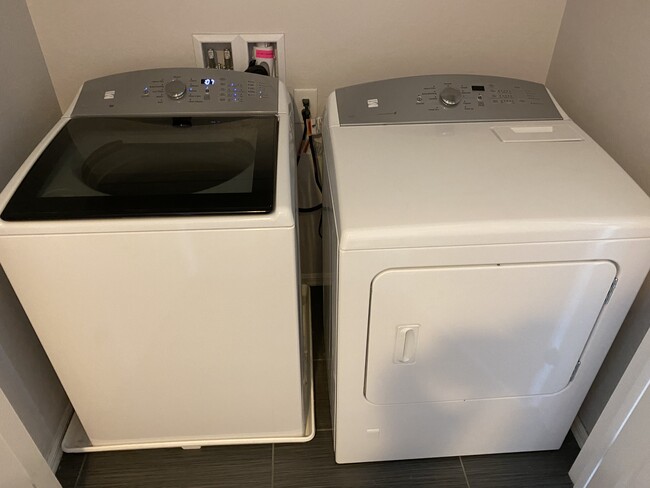 Full sized washer and dryer - 9050 W Tropicana Ave