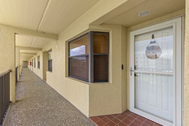 Building Photo - Beautiful Condo For Rent In St Petersburg!