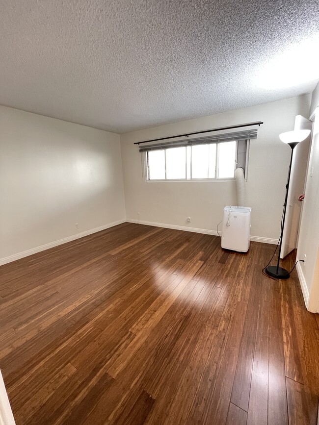 bedroom 3 - 3813 Huron Ave