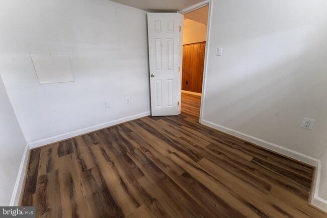 Building Photo - 7426 Rhondda Dr