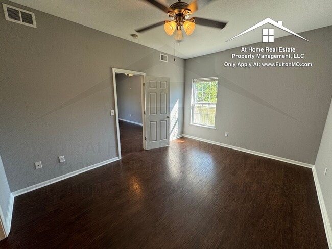 Building Photo - 211 N Main St