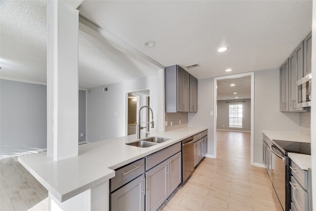 Building Photo - 14228 Misty Meadow Ln