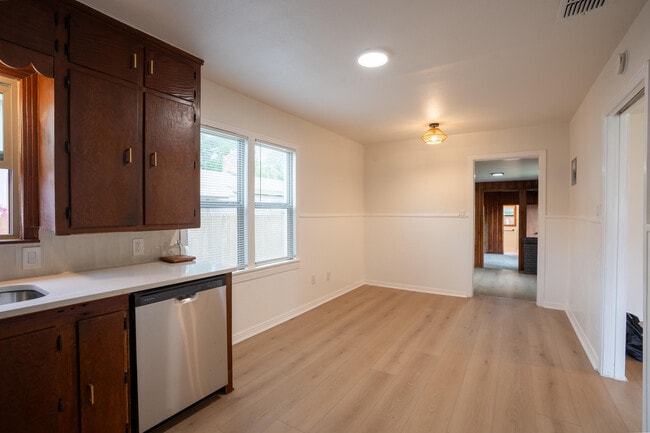 Building Photo - 3808 33rd St