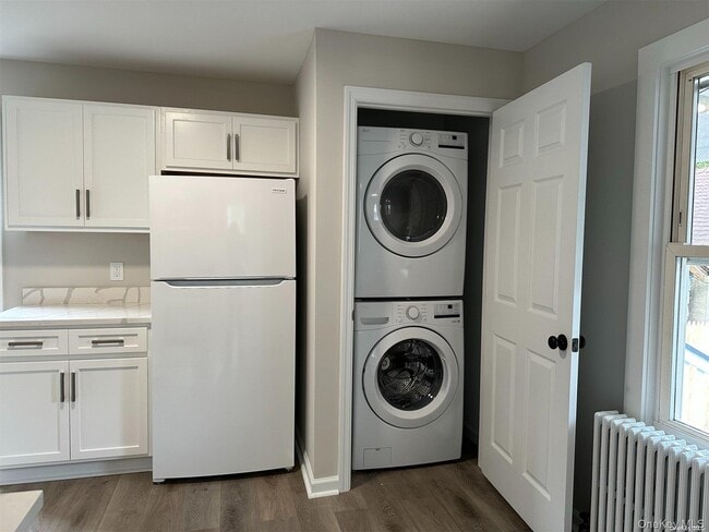 Building Photo - 303 Nassau Rd
