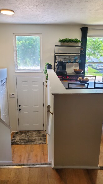 Building Photo - 977 Kyle Ave