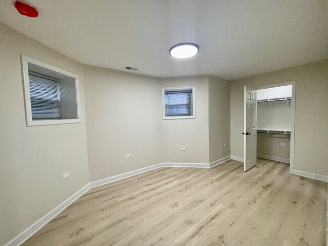 Building Photo - 4845 N Kostner Ave