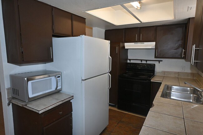 Building Photo - 2 Bedroom Apt- Downtown -  NO PETS
