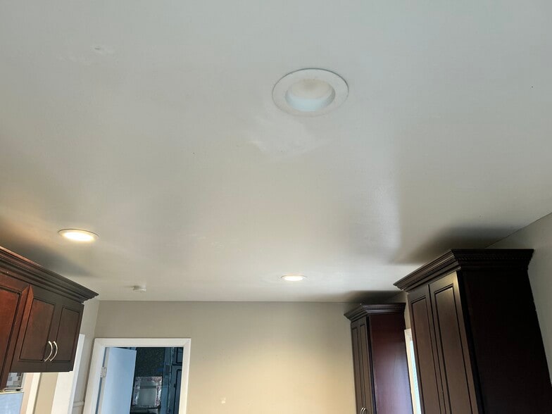 Building Photo - 8111 Timken Ave