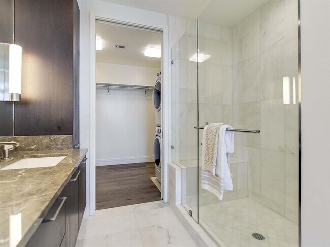 Building Photo - 501 West Ave