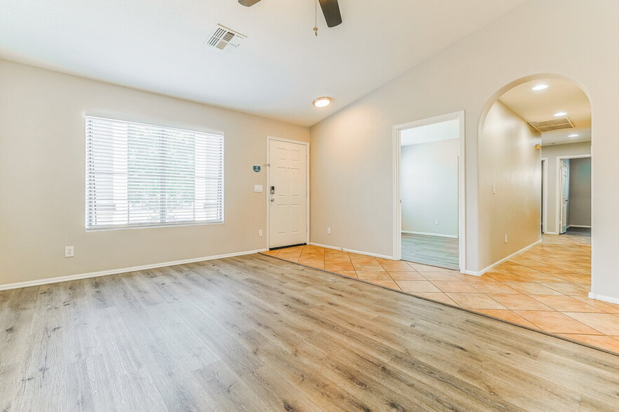 Building Photo - 4148 E Stratford Pl