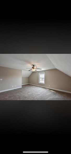 Building Photo - 812 Carousel Ct