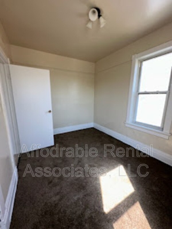 Building Photo - 1558 S 10th St