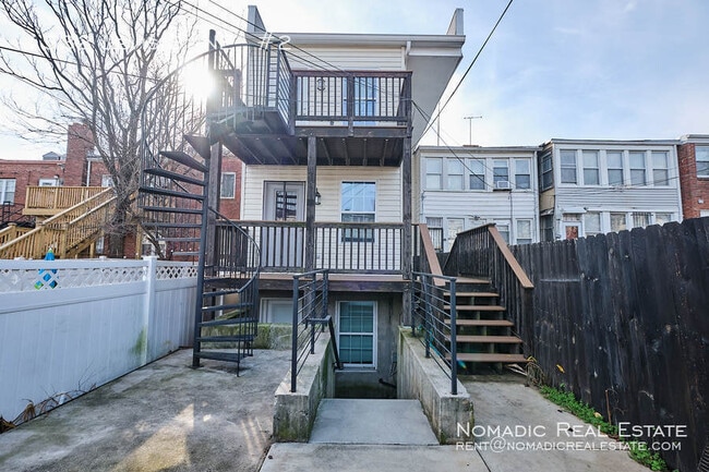 Building Photo - 1332 Levis St NE