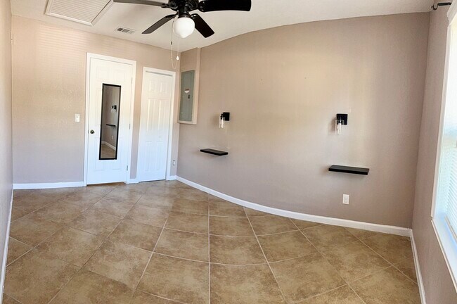 Building Photo - 4427 Tuna Dr