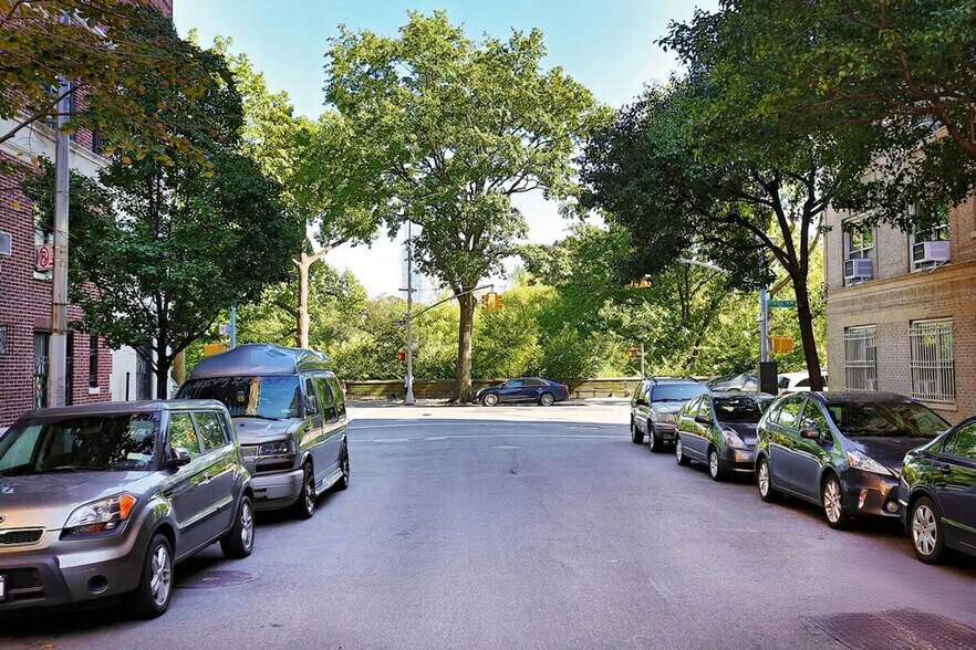 Building Photo - 5 W 101st St