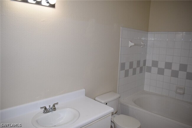 Building Photo - 11520 Villa Grand