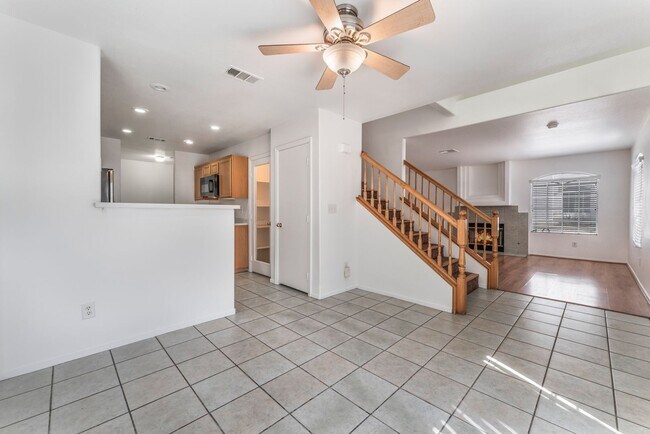Building Photo - Move in now to this beautiful 2 story 3 be...
