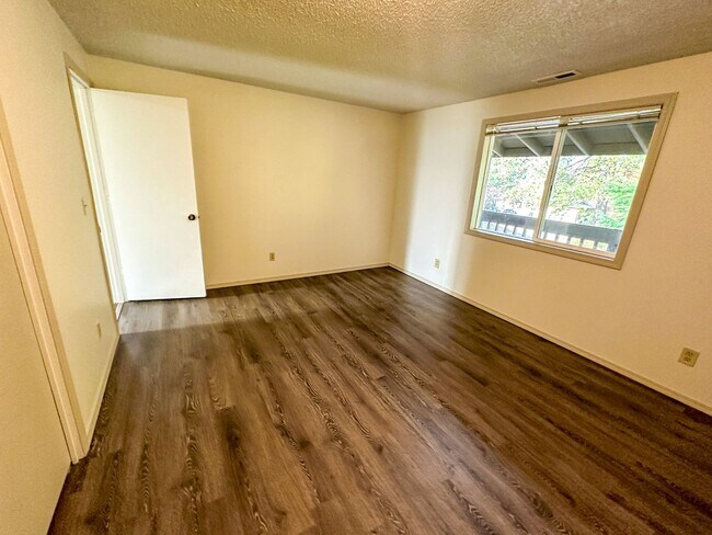 Building Photo - 2196-2204 Nomad Ct SE