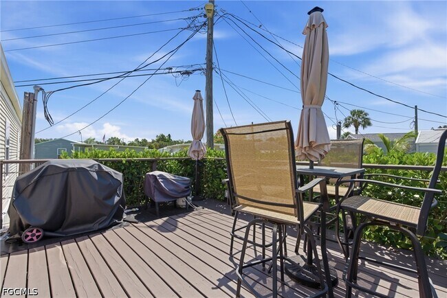 Building Photo - 5558 Palm Beach Blvd