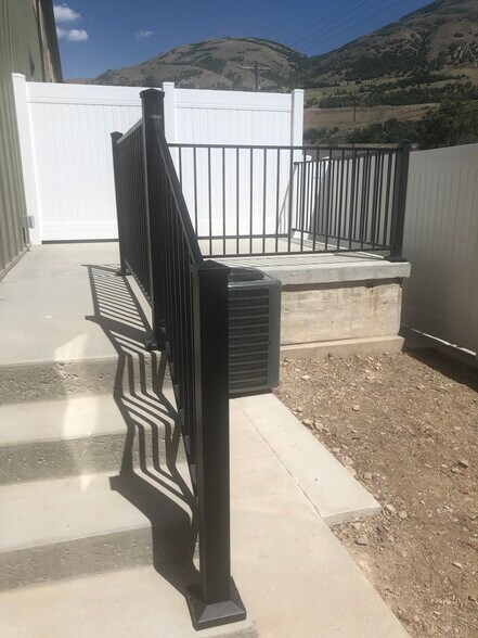 patio area - 454 E 850 S