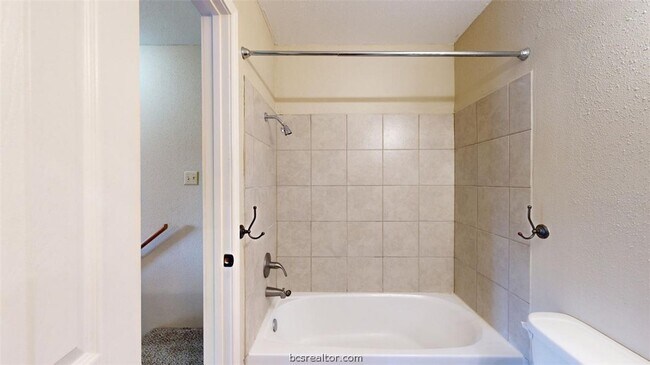 Building Photo - 904 University Oaks Blvd