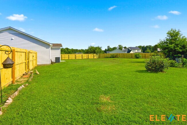 Building Photo - Beautiful Like-New 3 Bedroom Home with Huge Fenced Yard, Greenhouse & Storage