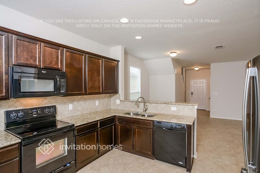 Building Photo - 467 Walnut Crest