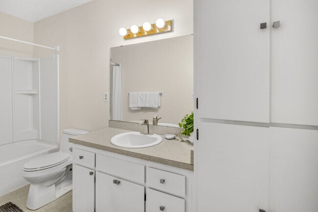 Building Photo - Downtown Anchorage One Bedroom One Bath (203)