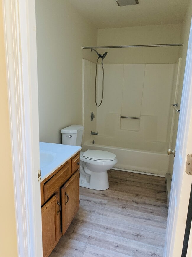 Building Photo - 64 Queen Ave