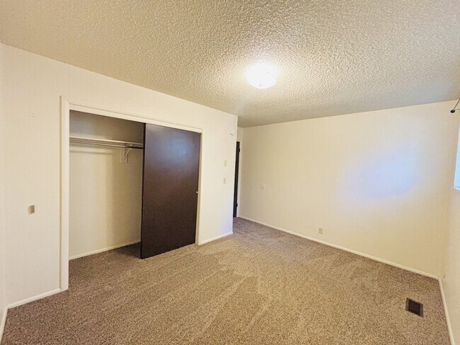 Building Photo - 1265 Crandall Ave S