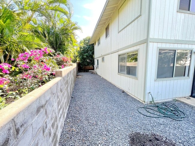 Building Photo - South Kihei 2 Bedroom / 1 Bathroom Unfurnished downstairs unit  - Peekaboo Ocean View